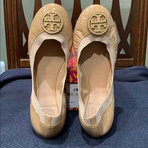 Tory Burch “Caroline”flat with logo